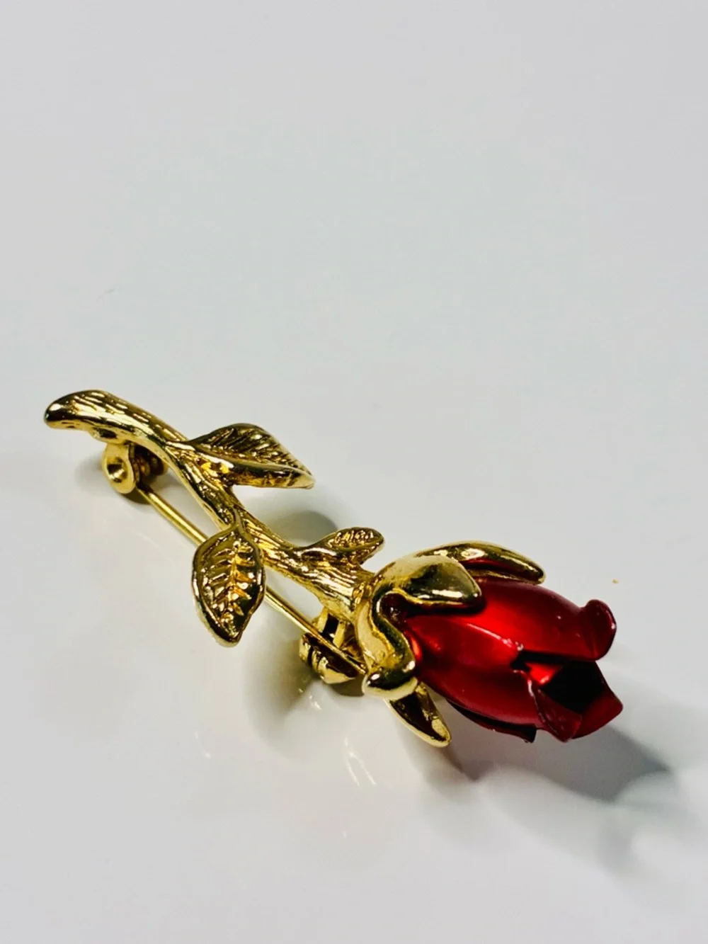 VTG Boutonniere Gold-Tone Red Rose Brooch Easy Everyday Casual Lightweight EUC